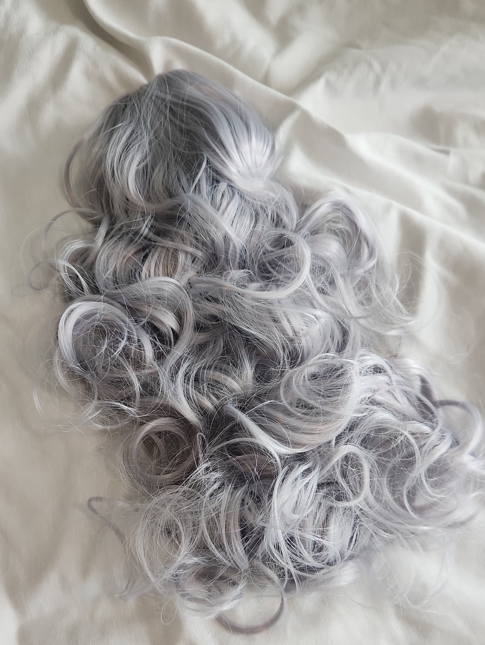 Synthetic Curly Hairpiece in Silver-Gray – Women's Hair